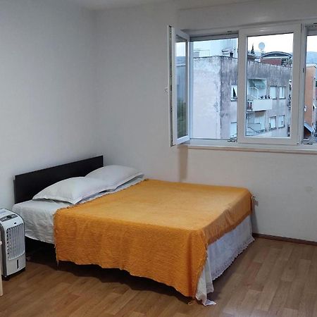 Room With Private Toilet And Terrace In City Center In Shared Apartment Split Exterior photo