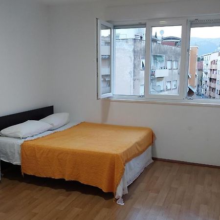 Room With Private Toilet And Terrace In City Center In Shared Apartment Split Exterior photo